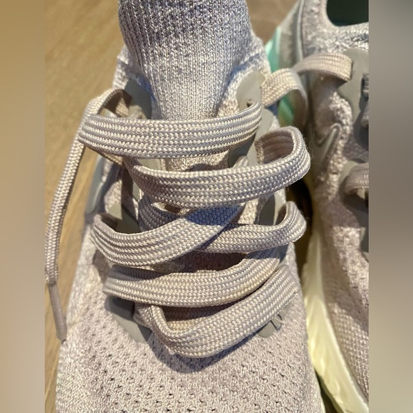 Nike Epic React Flyknit 2 in moon particle with teal tint, women’s size 6 - Picture 14 of 15